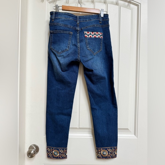 Desigual Sequin Embroidered Cuff Cropped Mid Rise Skinny Jeans. Size 28” x 26” - Picture 2 of 9